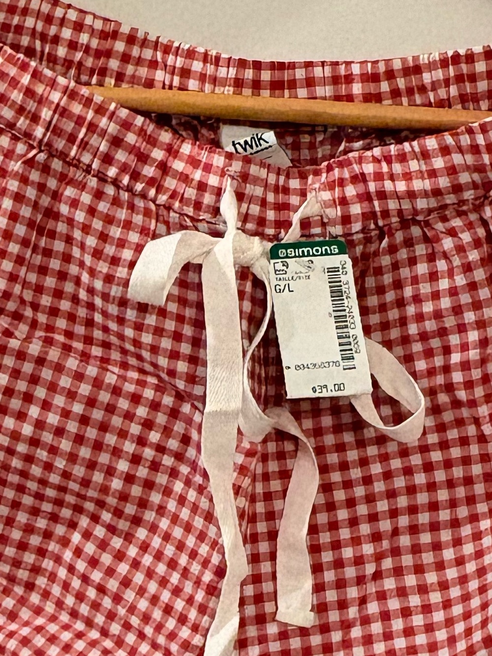 Simons Red Gingham Drawstring Women’s Shorts - Picture 2 of 3